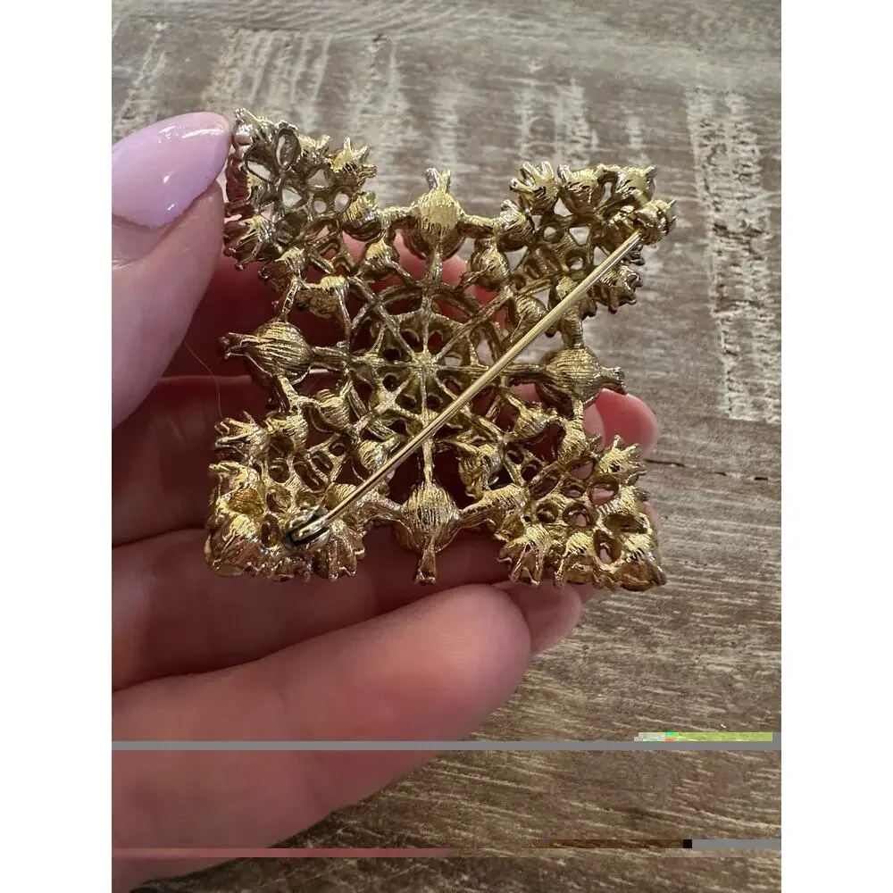 Vintage Red Rhinestone Cluster Brooch Pin Gold Tone Sparkly Crystal